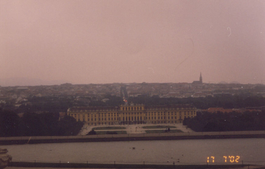 Schonbrunn, Palatul Habsburgilor, vedere de pe malul Dunarii